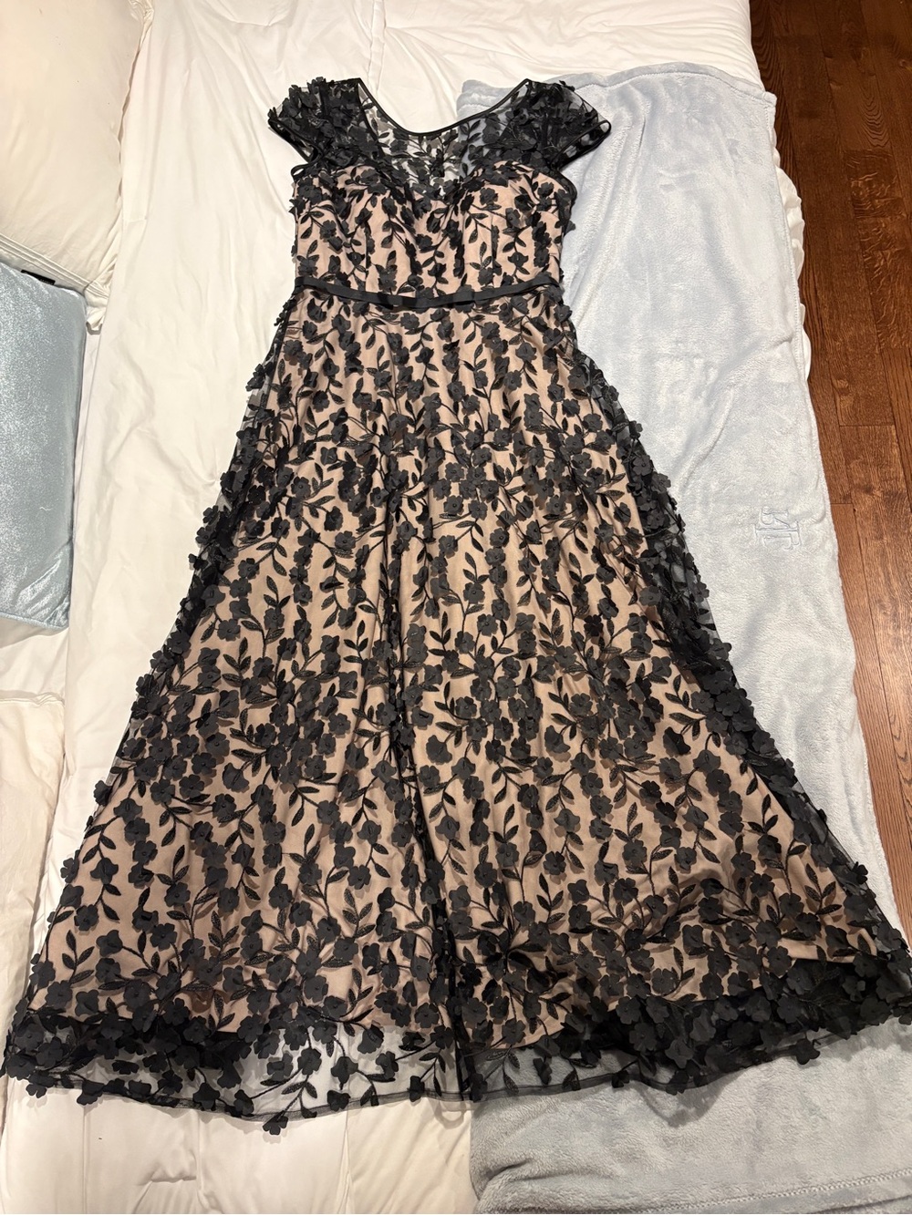 Brand New NWT XSCAPE Formal Dress in Black and Nude 3D Flowers